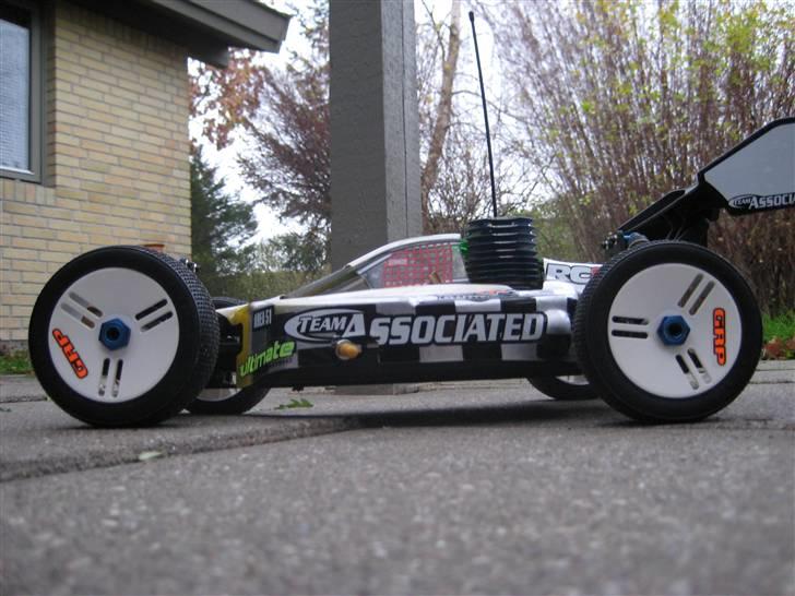 Buggy Team asso FT RC8  billede 1