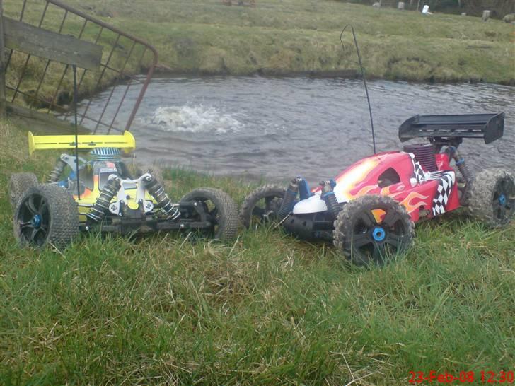 Buggy ravager RTR 4.6 til salg 800kr. - holder ved siden af min svorgers michael j her inde fra billede 4