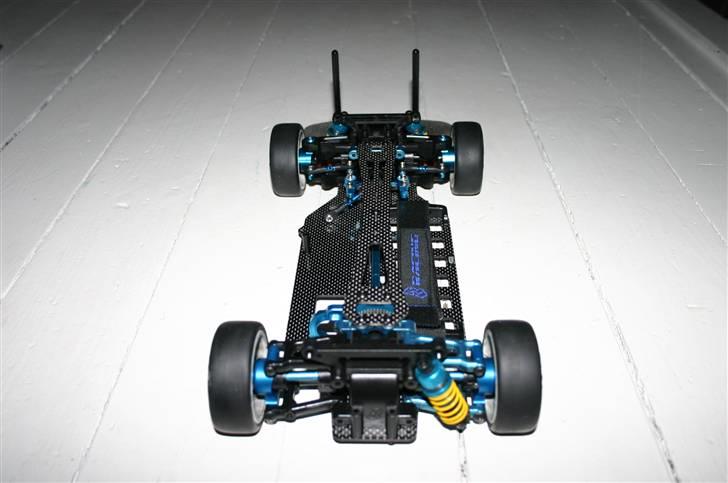 Bil Tamiya TT-01 Graphite - Den ene støddæmper var utæt og er derfor ikke på billedet billede 1