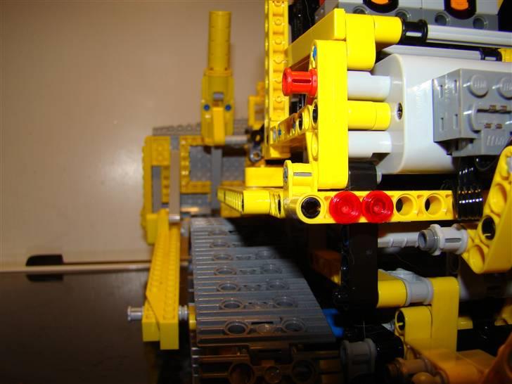 Truck Lego motorized Bulldozer - et bæltebestående af 42 dele  billede 10