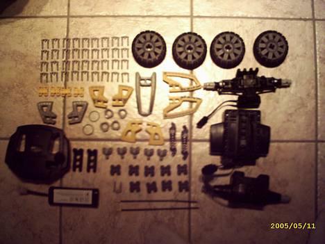 Bil Dirt Crusher - her er de ca. 100 dele min bil er lavet af men her er den så ikke lavet billede 6