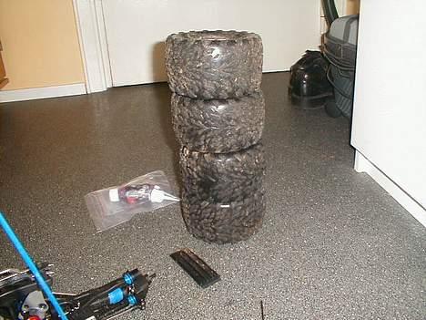 Truck Traxxas Revo Tiger - Jep jep, så er dækkene stablet... billede 10