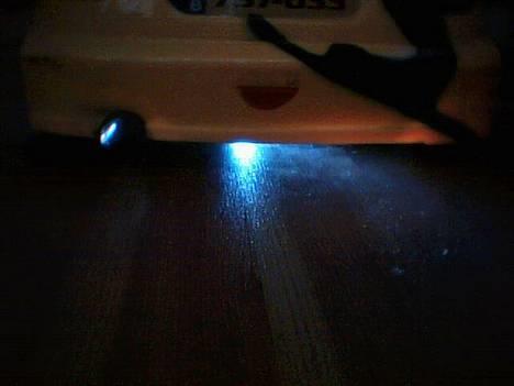 Bil "¤206...QD¤" - Det er ikke lys under den bare for at vise hvor lavt den er sænket... man kan se på billed 6 hvor højt oppe den var til at strarte med billede 1