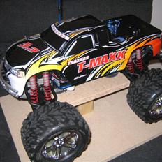 Off-Roader Traxxas T-Maxx 3,3 R   SOLGT