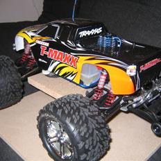 Off-Roader Traxxas T-Maxx 3,3 R   SOLGT