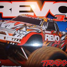 Truck traxxas revo 3.3