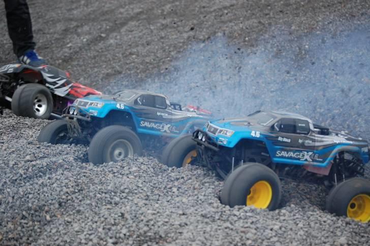 Truck HPI Savage X 4,6 - SOLGT - Morten P, mig & Steven. (Fra venstre mod højre)  billede 1