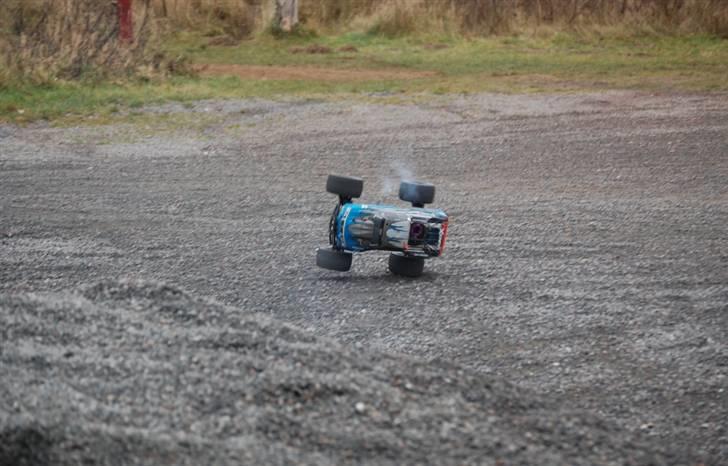 Truck HPI Savage X 4,6 - SOLGT - En af de få gange jeg vælter ;) billede 4