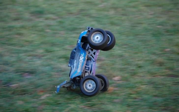 Truck HPI Savage X 4,6 - SOLGT - Det er hvad der sker, når man kører uden weelie-bar. (Tjek mit karos) billede 11