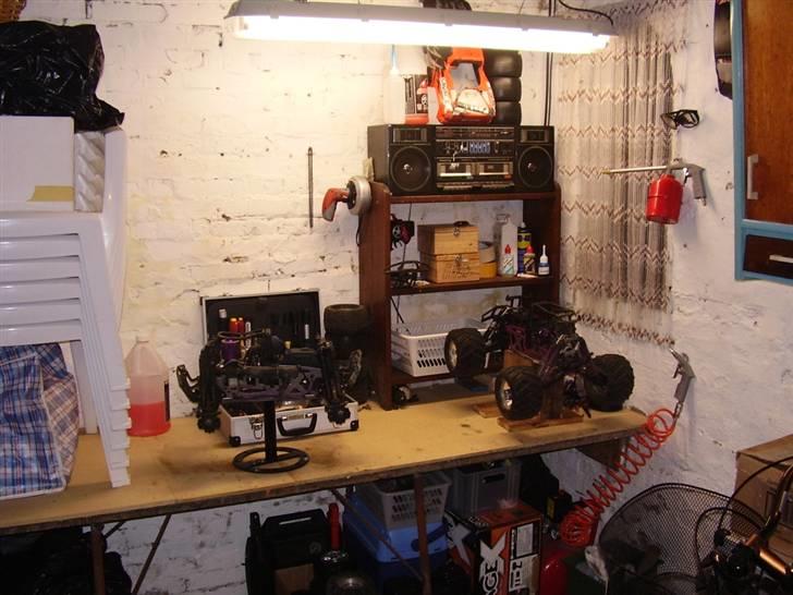 Truck HPI Savage X 4,6 - SOLGT - Mig og Morten P´s lille arbejdsbord. Dejligt sted :) billede 17