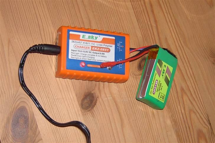 Helikopter E-Sky Lama V4 - Batteri og lader billede 18