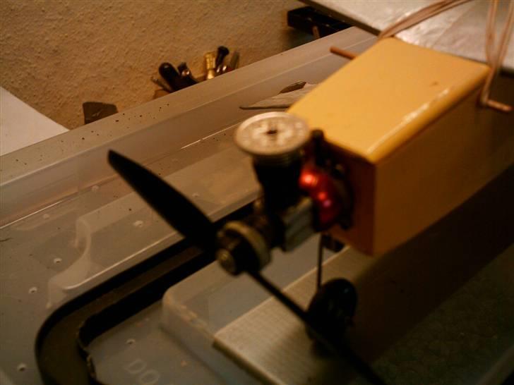 Fly mini bell SOLGT - HER SER I MOTOREN, DET ER EN ENKRONE DER LIGGER PÅ TOPSTYKKET. billede 3