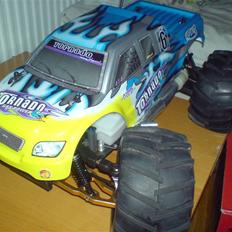 Truck Tornado monster truck