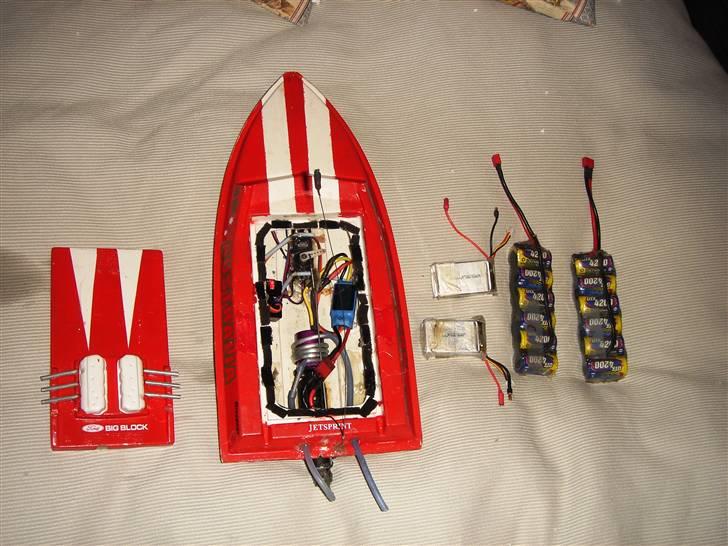 Båd Jet Sprint  (ødelagt) - her er et billed af min båd med batterierne ved siden af billede 18