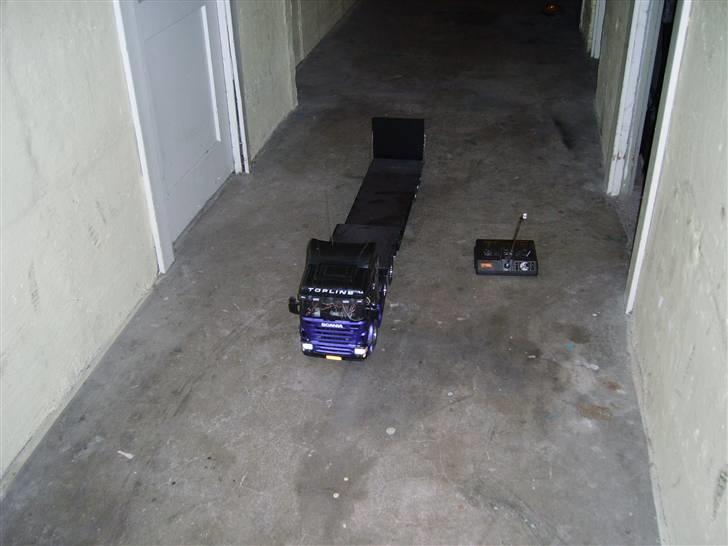 Lastbiler scania R620 V8 - hele trækket set oppefra  hvis man kigger godt efter kan man se at der er lys i forlygterne  billede 2