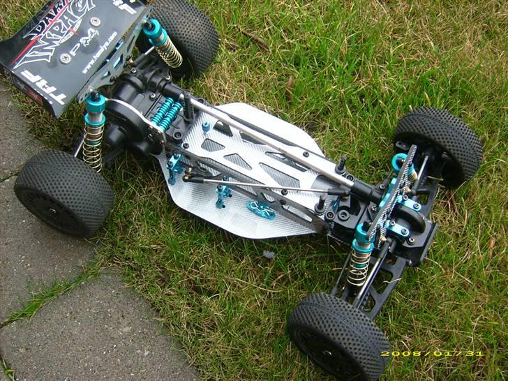 Buggy Tamiya DF-03 Dark Impact - I græsset :D billede 3