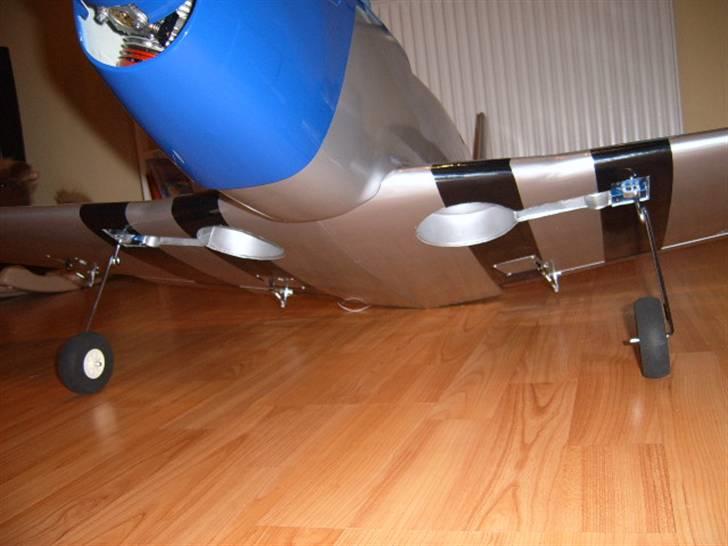 Fly P-51D MUSTANG. Solgt. billede 2