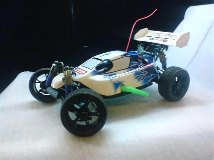 Bil cen matrix - min første buggy. har den stadig. min knægt køre også med den? cen matrix ´nx 4.6 ccm billede 1