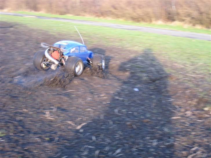 Off-Roader fg monster Beetle solgt - yahoo dejligt med en stor trekantet bane med løs muld :D billede 8