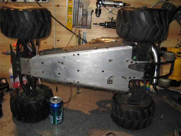 Off-Roader fg monster Beetle solgt - justering af motor :).. billede 14
