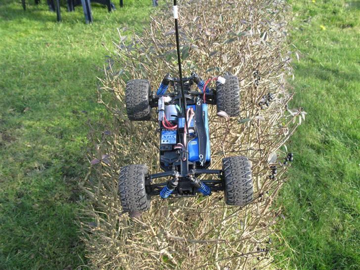 Bil RC18MT standard - så skal vi op på en hæk billede 3