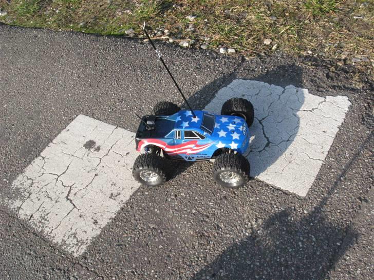 Bil RC18MT standard - ud på vejen og køre billede 5