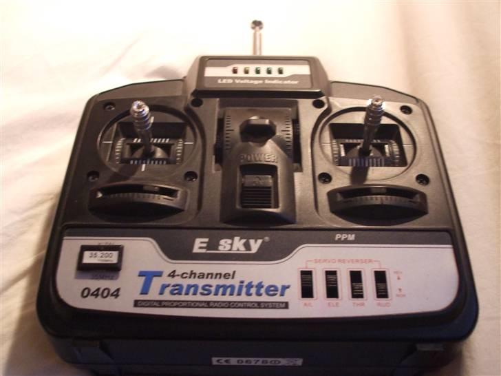 Helikopter Robins 22 E-sky - kontrolleren til Robins 22 billede 4