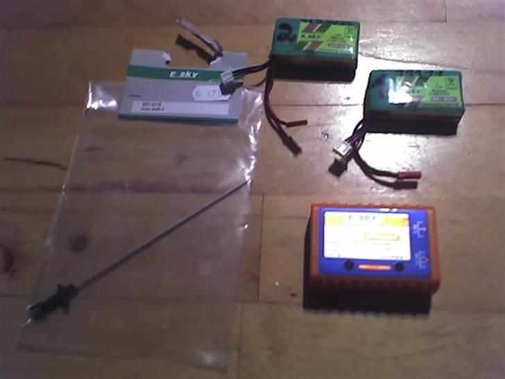 Helikopter Robins 22 E-sky - 2 batterier 1 omformer 1 inner shaft A billede 6