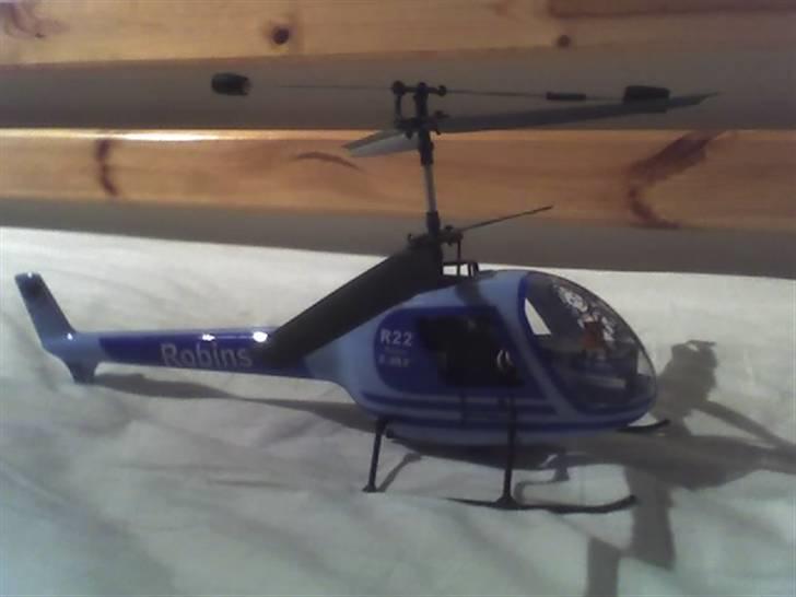 Helikopter Robins 22 E-sky - her er den også på min seng billede 9