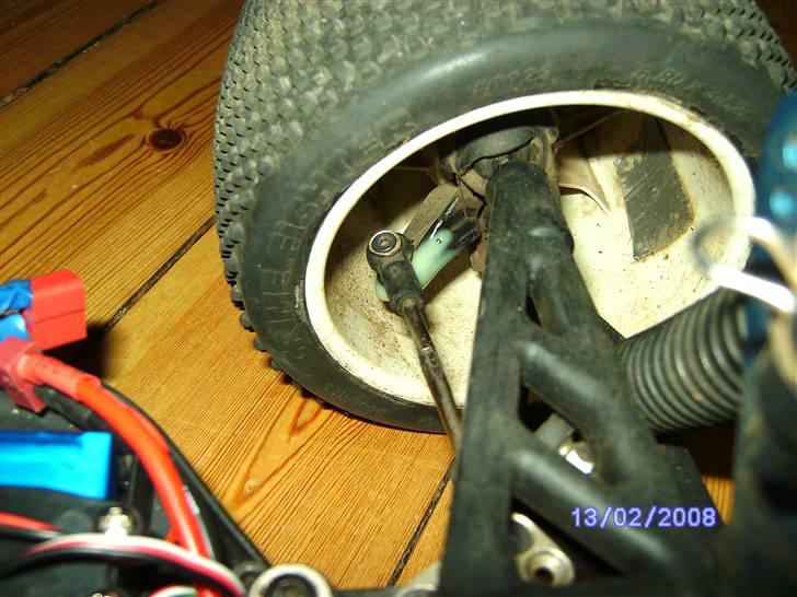 Off-Roader sportswerks mayhem st - første run = første knækkede del.. limet uden at tage fælge af  :) billede 9