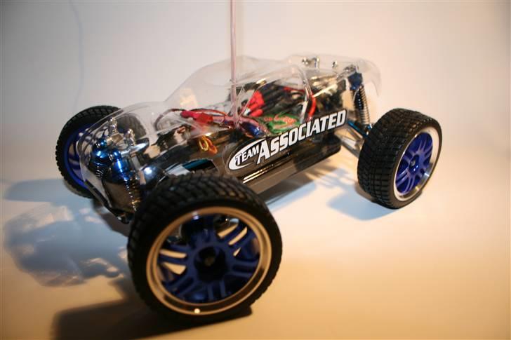 Buggy Assoasiated rc18b billede 1