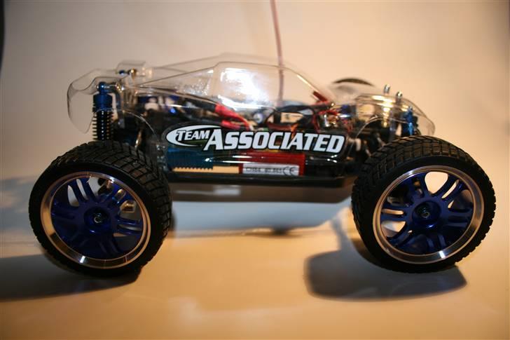 Buggy Assoasiated rc18b billede 2