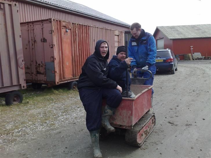 Bil Solgt - Formand, Næstformand og Kassere på tur i motorbør :) billede 18