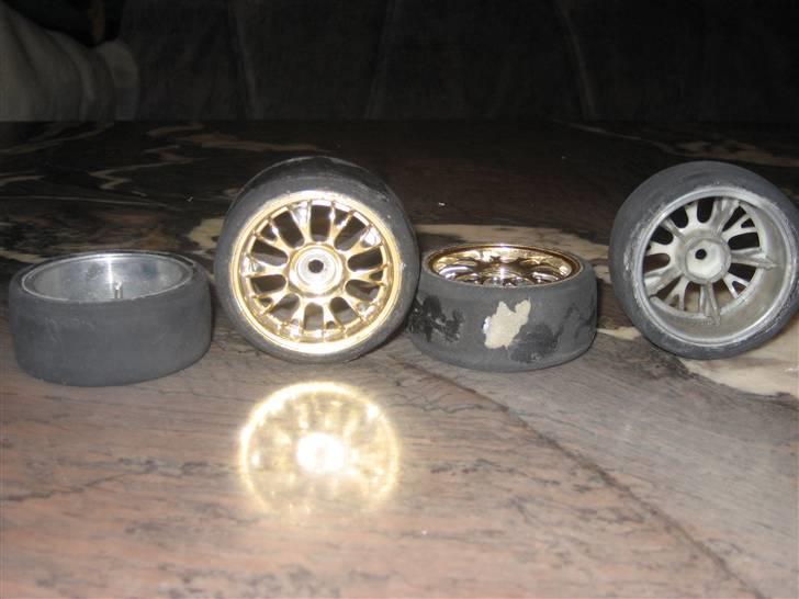 Bil El bil ( skyline ) - standart dæk og de er ikke en skid værd skumgummien røg ud inden jeg haved kørt 6 gange billede 7