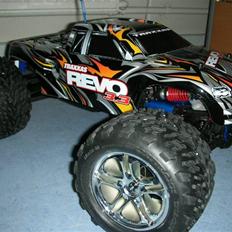 Off-Roader Traxxas Revo 3,3