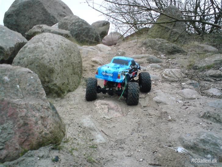 Off-Roader wheelyking crawler*SOLGT* - hmm mit karos sider da vist lidt skævt ? :D billede 6