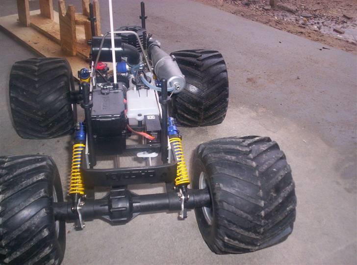 Off-Roader Kyosho Mad Force RCX - Af med karossen billede 8