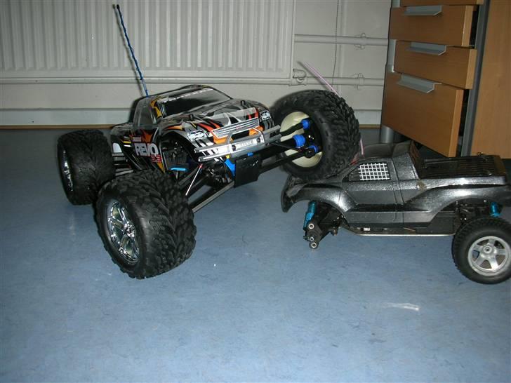 Off-Roader Traxxas Revo 3,3 - Get DOWN!!! billede 8