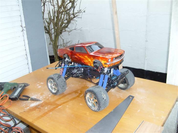 Truck  savage custom "til salg" - med karroset (ved godt det ikke sidder ordenlidt på )  billede 8