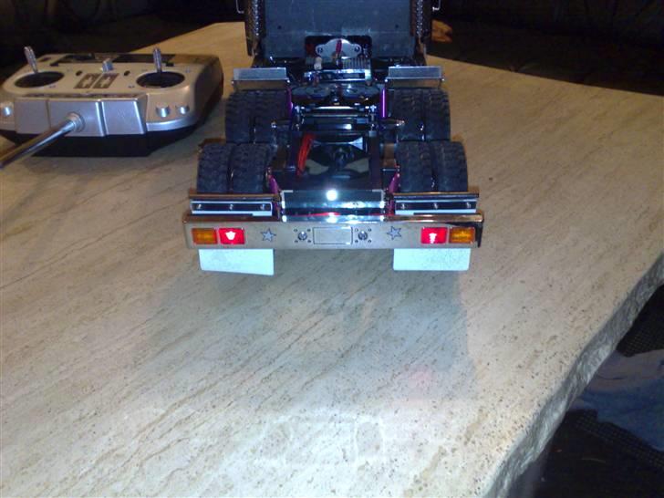 Truck tamiya globeliner  - her med bak lyset tændt  billede 8