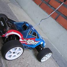 Off-Roader Team Associated RC18MT