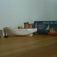 Båd Anja SL 35, Grupner