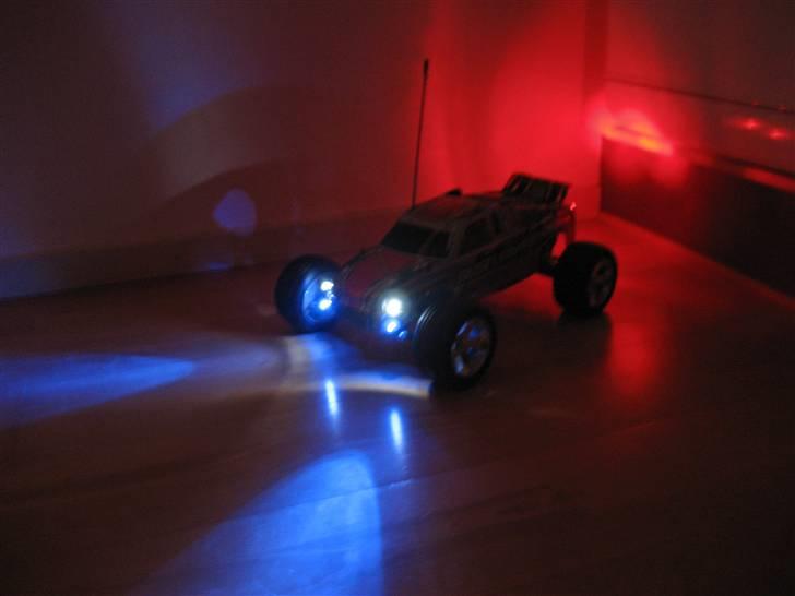 Off-Roader Rustler XL-5 LRP SOLGT - Så kom der lys på rusty! - til skumringskørsel ;) billede 13