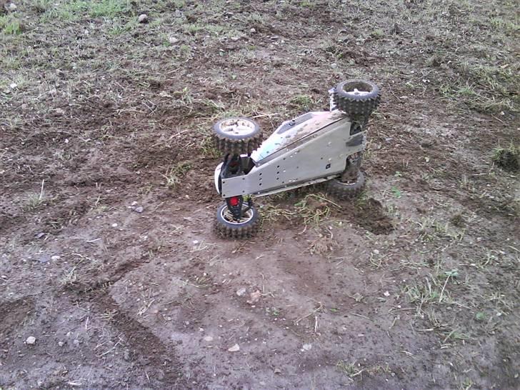 Off-Roader FG Marder (byttet) - ja kom lidt for hurtigt i svinget på min bane så den væltede lige om på siden og stilte dig sådan her (: billede 2