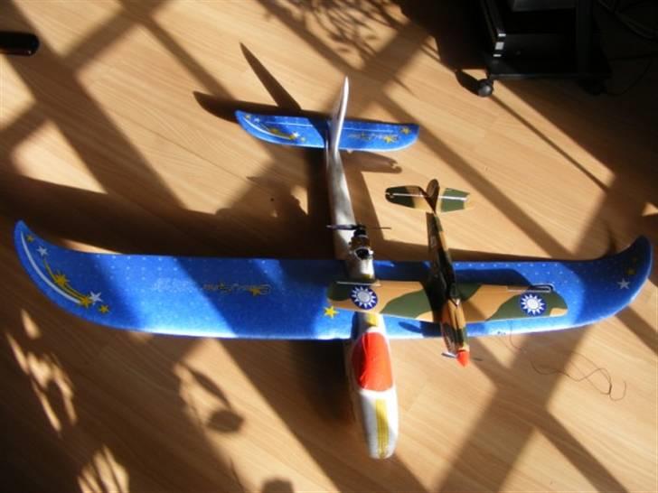 Fly COX Wings P-40 Warhawk  - Sammenligning med en Easy Star billede 10