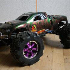 Off-Roader Traxxas Revo 3,3