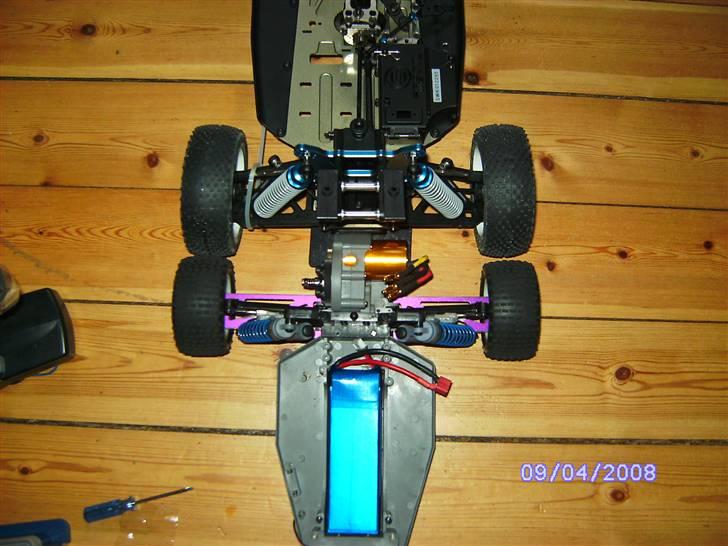 Buggy Lund's HV Bandit Xl5 - min bandit er bredere end en 1:8 nitro buggy :D billede 15