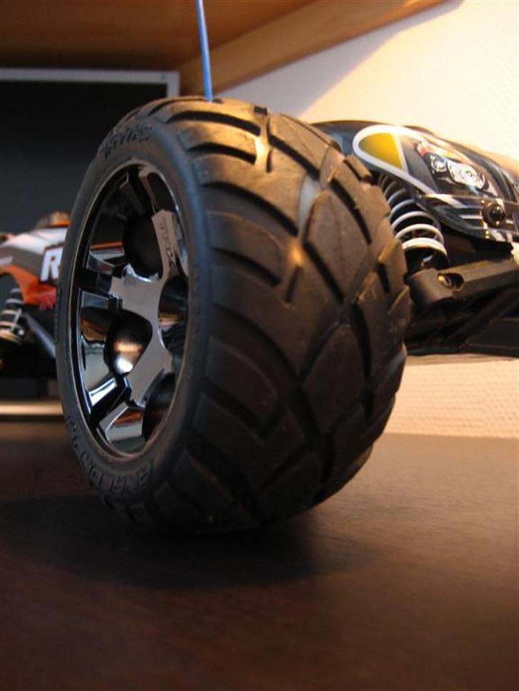 Off-Roader Rustler VXL SOLGT - Anaconda 2.8" Onroad dæk! - grip mønster billede 16