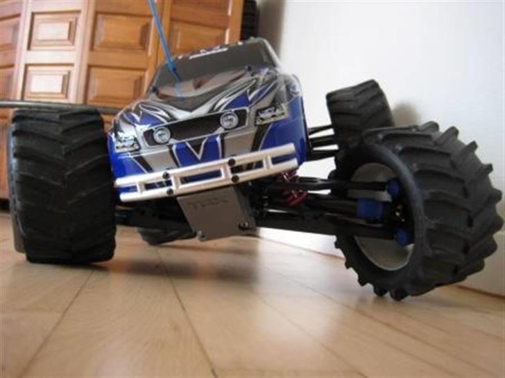 Off-Roader Traxxas E-maxx Ultimate - Forfra lækker affjedring. billede 1