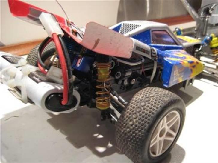 Buggy HBX MAX Buggy xti - Hjemmelavet weeliebar og vægten bagud så den kan gå på baghjul! billede 9
